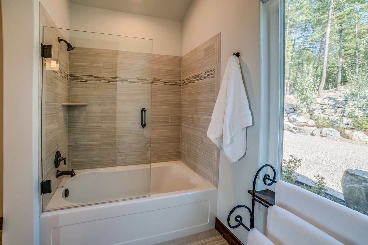 Shower & Tub Installation in Strawberry